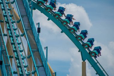 Orlando, Florida. 31 Temmuz 2019. İnsanlar Seaworld (1) de eğlenceli Kraken rollercoaster sahip)