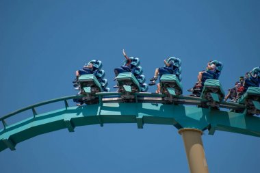 Orlando, Florida. 29 Temmuz 2019. İnsanlar Seaworld 2 yaz tatili sırasında Kraken rollercoaster sürme zevk.
