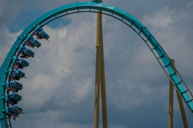 Orlando, Florida. 29 Temmuz 2019. İnsanlar Seaworld 11 yaz tatili sırasında Kraken rollercoaster sürme zevk