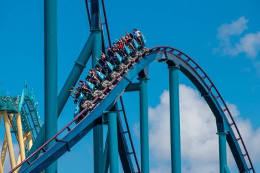 Orlando, Florida. 29 Temmuz 2019. Seaworld 1 yaz tatili sırasında Mako rollercoaster sürme zevk İnsanlar