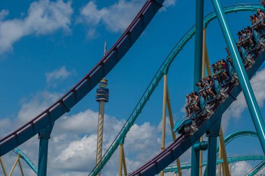 Orlando, Florida. 29 Temmuz 2019. Seaworld 5 yaz tatili sırasında Mako rollercoaster sürme zevk İnsanlar