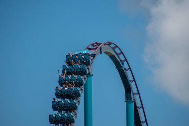 Orlando, Florida. 29 Temmuz 2019. Seaworld 21 yaz tatili sırasında Mako rollercoaster sürme zevk İnsanlar