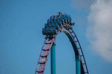 Orlando, Florida. 29 Temmuz 2019. Seaworld 24 yaz tatili sırasında Mako rollercoaster sürme zevk İnsanlar