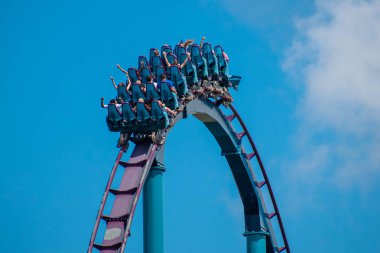 Orlando, Florida. 29 Temmuz 2019. Seaworld 33 yaz tatili sırasında Mako rollercoaster sürme zevk İnsanlar