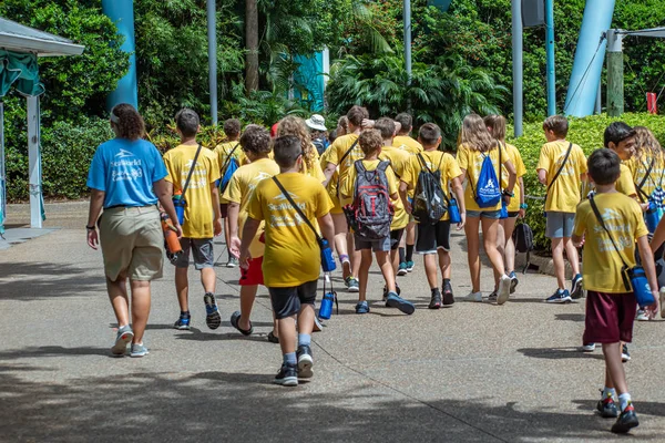 Orlando Florida Julho 2019 Crianças Férias Verão Acampamento Andando Seaworld — Fotografia de Stock