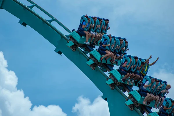 Orlando Florida Temmuz 2019 Seaworld Kraken Rollercoaster Zevk Nsanlar — Stok fotoğraf