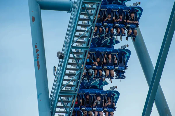 Orlando, Florida. 26 Temmuz 2019. İnsanlar Seaworld yaz tatili sırasında Manta Ray rollercoaster zevk (20).
