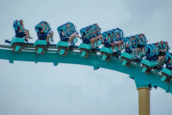 Orlando, Florida. 26 Temmuz 2019. İnsanlar Seaworld (2 eğlenceli inanılmaz Kraken rollercoaster sahip).