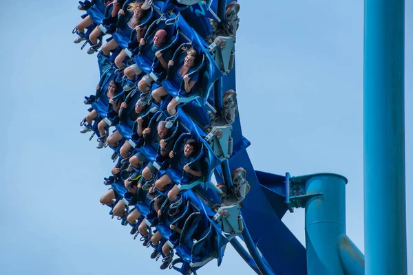 Orlando, Florida. 26 Temmuz 2019. İnsanlar çığlık, gülme ve Seaworld (13) de Manta Ray rollercoaster zevk)