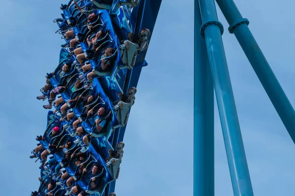 Orlando, Florida. 26 Temmuz 2019. İnsanlar çığlık, gülme ve Seaworld (15) de Manta Ray rollercoaster zevk).