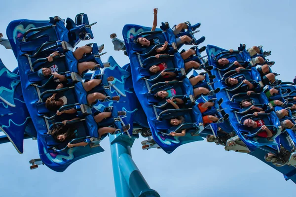 Orlando, Florida. 26 Temmuz 2019. İnsanlar çığlık, gülme ve Seaworld (20 de Manta Ray rollercoaster zevk)