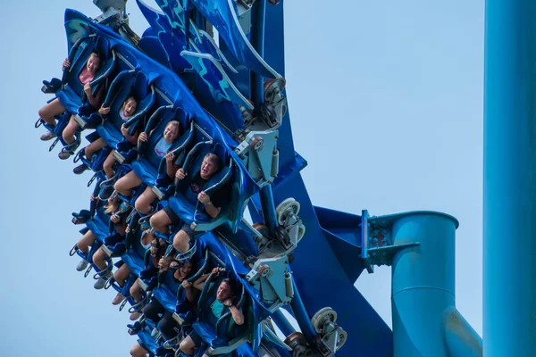 Orlando, Florida. 26 Temmuz 2019. İnsanlar çığlık, gülme ve Seaworld (26) de Manta Ray rollercoaster zevk)