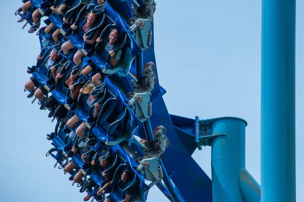 Orlando, Florida. 26 Temmuz 2019. İnsanlar çığlık, gülme ve Seaworld (28) de Manta Ray rollercoaster zevk).
