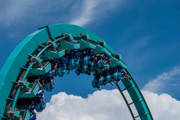 Orlando, Florida. 31 Temmuz 2019. İnsanlar Seaworld (11) yaz tatili sırasında inanılmaz Kraken rollercoaster zevk)