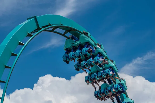Orlando Florida Julio 2019 Personas Disfrutando Increíble Montaña Rusa Kraken —  Fotos de Stock