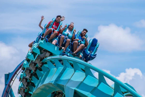  Orlando, Florida. 31 Temmuz 2019. İnsanlar Seaworld (23) yaz tatili sırasında inanılmaz Kraken rollercoaster zevk)