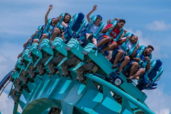 Orlando, Florida. 31 Temmuz 2019. İnsanlar Seaworld (25 yaz tatili sırasında inanılmaz Kraken rollercoaster zevk)