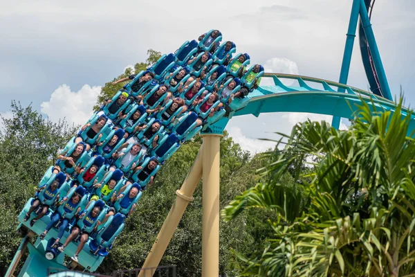 Orlando, Florida. 31 Temmuz 2019. İnsanlar Seaworld (30 yaz tatili sırasında inanılmaz Kraken rollercoaster zevk)