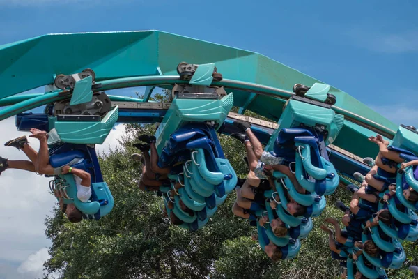 Orlando, Florida. 31 Temmuz 2019. İnsanlar Seaworld (37) yaz tatili sırasında inanılmaz Kraken rollercoaster zevk).