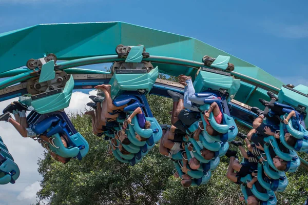 Orlando, Florida. 31 Temmuz 2019. İnsanlar Seaworld (38) yaz tatili sırasında inanılmaz Kraken rollercoaster zevk).