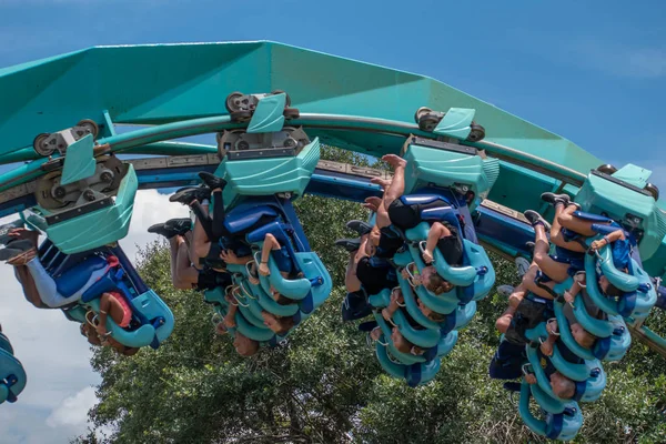 Orlando, Florida. 31 Temmuz 2019. İnsanlar Seaworld (39) yaz tatili sırasında inanılmaz Kraken rollercoaster zevk).