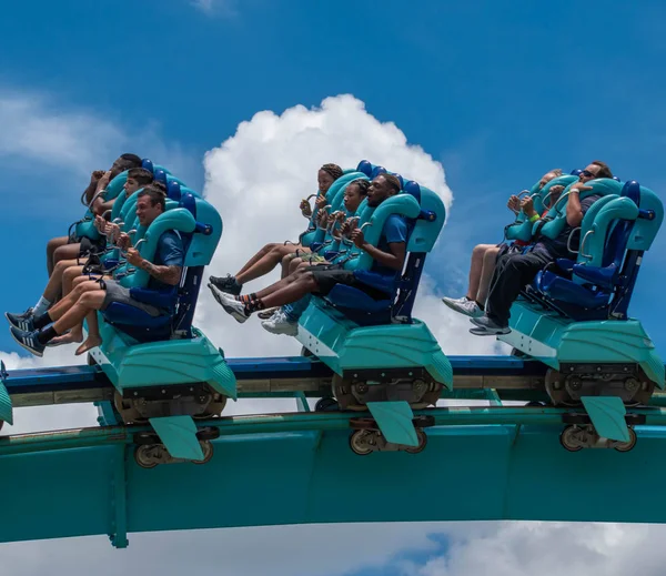 Orlando, Florida. 31 Temmuz 2019. İnsanlar Seaworld (46 yaz tatili sırasında inanılmaz Kraken rollercoaster zevk)