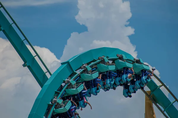 Orlando, Florida. 31 Temmuz 2019. İnsanlar Seaworld (54 yaz tatili sırasında inanılmaz Kraken rollercoaster zevk)