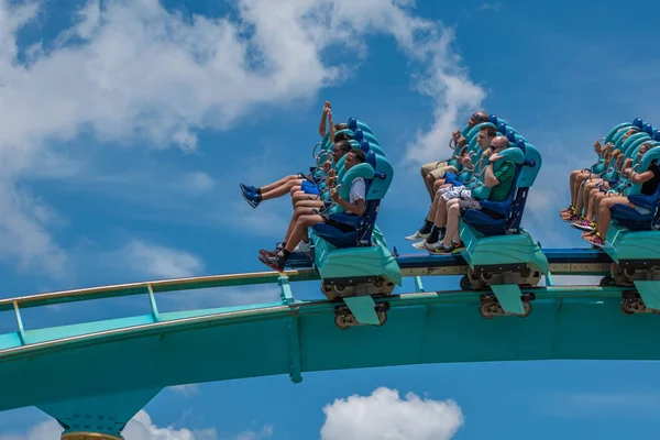 Orlando, Florida. 31 Temmuz 2019. İnsanlar Seaworld (57 yaz tatili sırasında inanılmaz Kraken rollercoaster zevk).