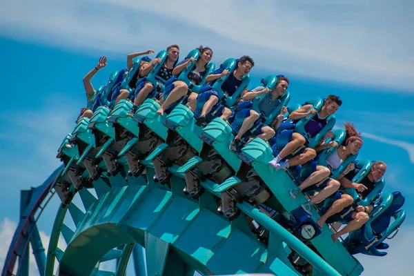  Orlando, Florida. 31 Temmuz 2019. İnsanlar Seaworld yaz tatili sırasında Kraken rollercoaster sürme zevk (2).