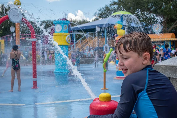 Orlando Florida Julho 2019 Bom Menino Brincando Com Jato Água — Fotografia de Stock
