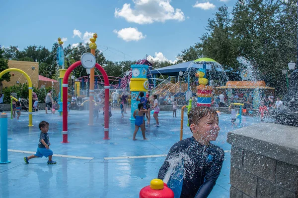 Orlando Florida Július 2019 Szép Fiú Játszik Vízsugár Sesame Street — Stock Fotó