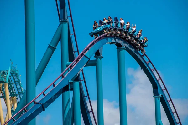 Orlando, Florida. 29 Temmuz 2019. Seaworld 3 yaz tatili sırasında Mako rollercoaster sürme zevk İnsanlar