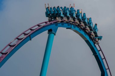 Orlando, Florida. 29 Temmuz 2019. Seaworld 38 yaz tatili sırasında Mako rollercoaster sürme zevk İnsanlar.