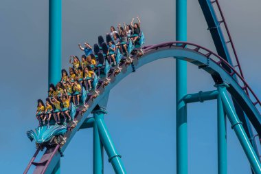 Orlando, Florida. 29 Temmuz 2019. Seaworld 41 yaz tatili sırasında Mako rollercoaster sürme zevk İnsanlar