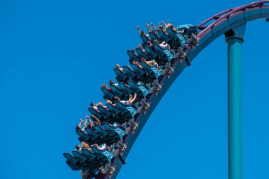 Orlando, Florida. 29 Temmuz 2019. Seaworld 55 yaz tatili sırasında Mako rollercoaster sürme zevk İnsanlar