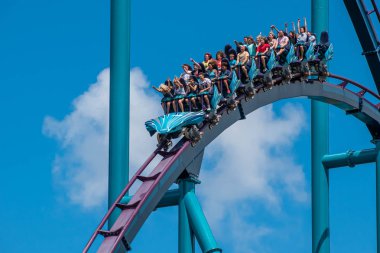 Orlando, Florida. 29 Temmuz 2019. Seaworld 58 yaz tatili sırasında Mako rollercoaster sürme zevk İnsanlar