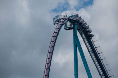 Orlando, Florida. 29 Temmuz 2019. Seaworld 69 yaz tatili sırasında Mako rollercoaster sürme zevk İnsanlar