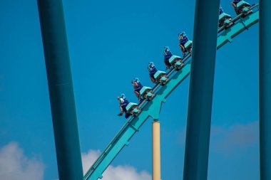 Orlando, Florida. 29 Temmuz 2019. Seaworld 81 yaz tatili sırasında Mako rollercoaster sürme zevk İnsanlar