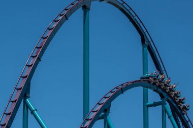 Orlando, Florida. 29 Temmuz 2019. İnsanlar Seaworld 10 yaz tatili sırasında eğlenceli inanılmaz Mako rollercoaster sahip