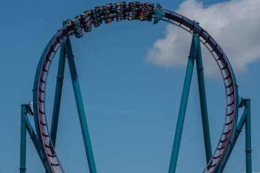 Orlando, Florida. 29 Temmuz 2019. İnsanlar Seaworld 19 yaz tatili sırasında eğlenceli inanılmaz Mako rollercoaster sahip