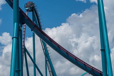 Orlando, Florida. 29 Temmuz 2019. İnsanlar Seaworld 2 inanılmaz Mako rollercoaster zevk