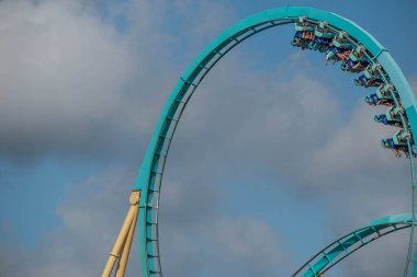 Orlando, Florida. 29 Temmuz 2019. İnsanlar Seaworld 6 tatil yaz aylarında eğlenceli Kraken rollercoaster sahip.
