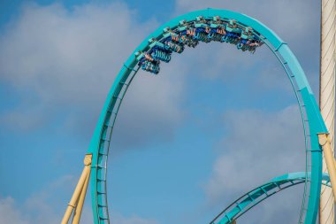 Orlando, Florida. 29 Temmuz 2019. İnsanlar Seaworld 22 eğlenceli Kraken rollercoaster sahip