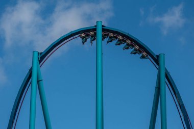 Orlando, Florida. 29 Temmuz 2019. Seaworld 69 yaz tatili sırasında Mako rollercoaster sürme eğlenceli insanlar