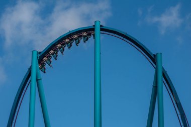 Orlando, Florida. 29 Temmuz 2019. Seaworld 68 yaz tatili sırasında Mako rollercoaster sürme eğlenceli insanlar
