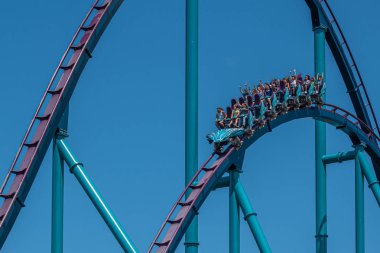 Orlando, Florida. 29 Temmuz 2019. İnsanlar Seaworld 3 eğlenceli müthiş Mako rollercoaster sahip