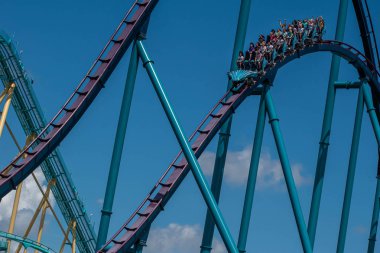 Orlando, Florida. 29 Temmuz 2019. İnsanlar Seaworld 7 eğlenceli müthiş Mako rollercoaster sahip
