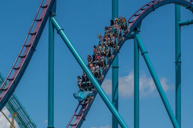 Orlando, Florida. 29 Temmuz 2019. İnsanlar Seaworld 8 eğlenceli müthiş Mako rollercoaster sahip