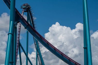 Orlando, Florida. 29 Temmuz 2019. İnsanlar Seaworld 9 eğlenceli müthiş Mako rollercoaster sahip