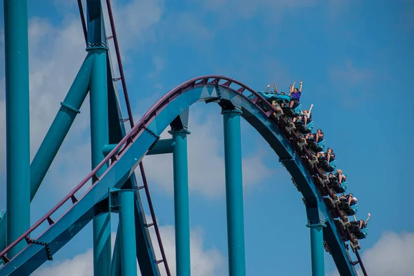 Orlando Florida Juli 2019 Mensen Met Plezier Rijden Mako Rollercoaster — Stockfoto
